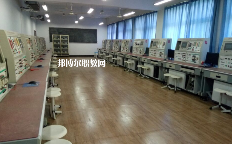 秦皇島現(xiàn)代經(jīng)濟(jì)中等專業(yè)學(xué)校2022年報(bào)名條件、招生要求、招生對象