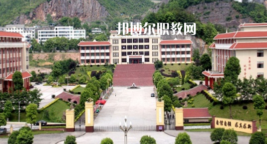 重慶輕工業(yè)學(xué)校2022年招生辦聯(lián)系電話(huà)