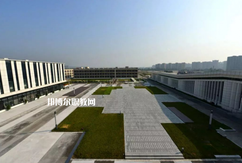 云南建筑工程學校2022年報名條件、招生要求、招生對象