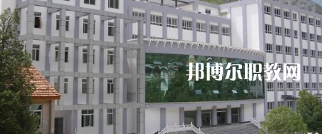 四川省甘孜衛(wèi)生學(xué)校2022年報名條件、招生要求、招生對象