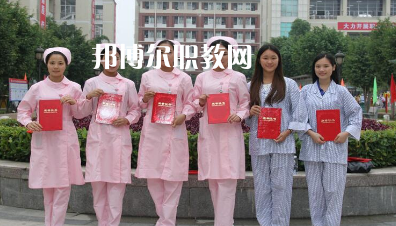 廉江市衛(wèi)生職業(yè)技術(shù)學(xué)校2022年報(bào)名條件、招生要求、招生對(duì)象