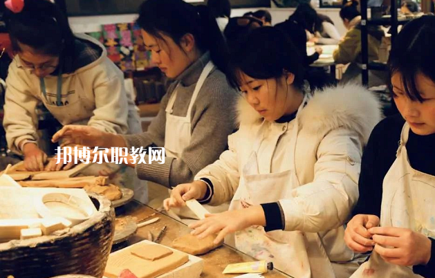 阜陽(yáng)科學(xué)技術(shù)學(xué)校2022年學(xué)費(fèi)、收費(fèi)多少