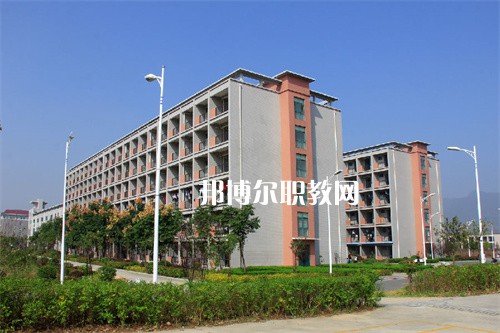 昆明晉寧區(qū)職業(yè)高級(jí)中學(xué)2022年學(xué)費(fèi)、收費(fèi)多少