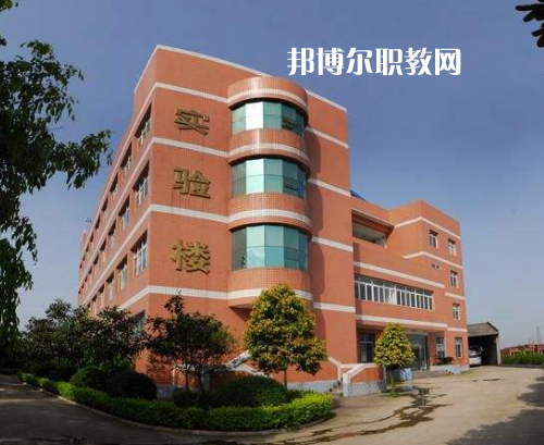 重慶渝東技工學校2022年報名條件、招生要求、招生對象