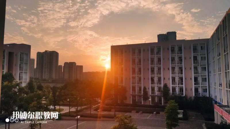 眉山信息工程中等職業(yè)技術(shù)學(xué)校2022年報名條件、招生要求、招生對象