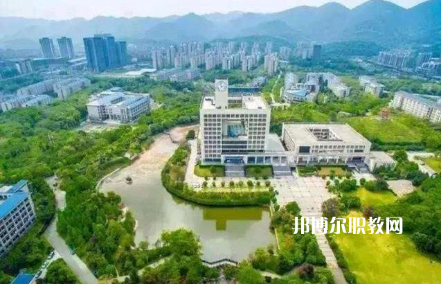 重慶醫(yī)科學(xué)校2022年報名條件、招生要求、招生對象