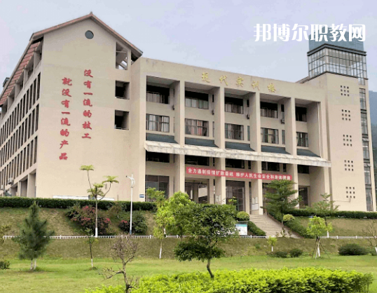 云浮高級(jí)技工學(xué)校2022年報(bào)名條件、招生要求、招生對(duì)象 