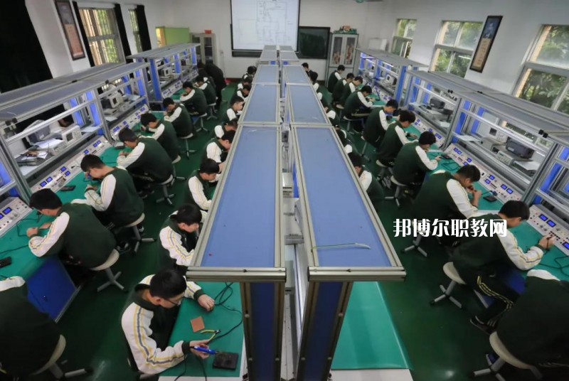 東莞商業(yè)學(xué)校2022年報(bào)名條件、招生要求、招生對(duì)象
