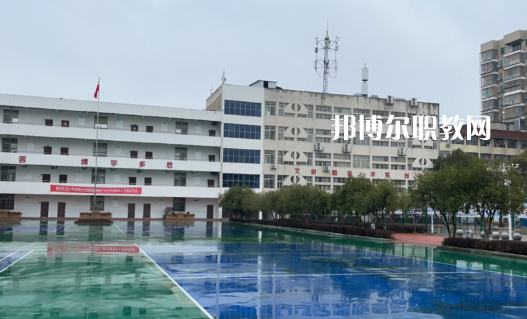 武漢第二衛(wèi)生學(xué)校2022年招生辦聯(lián)系電話(huà)