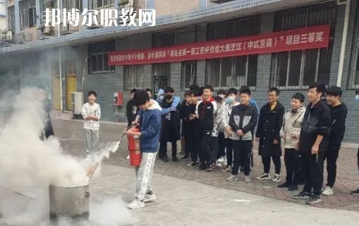 華中信息商務(wù)技工學(xué)校2022年報(bào)名條件、招生要求、招生對(duì)象