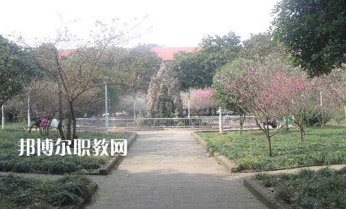 湖北汽車工業(yè)實驗技工學(xué)校2022年報名條件、招生要求、招生對象