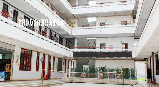 福建新華技術(shù)學(xué)校2023年學(xué)費(fèi)、收費(fèi)多少