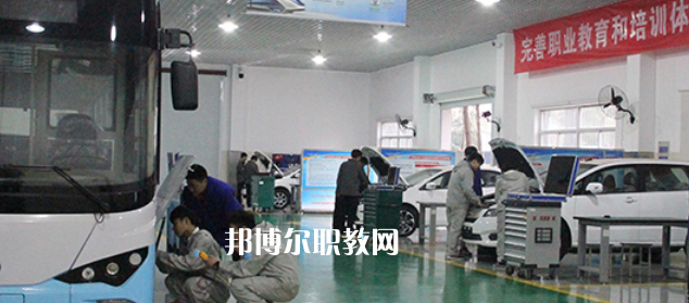 南京市公用事業(yè)技工學(xué)校地址在哪里，哪個地區(qū)，哪個城市?