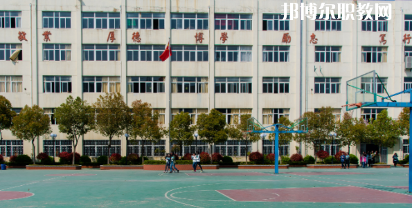 南京工業(yè)技術(shù)學(xué)校地址在哪里，哪個地區(qū)，哪個城市?