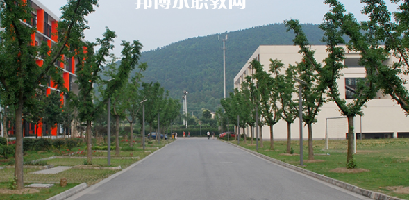 蘇州市紡織工業(yè)職工中等專業(yè)學(xué)校地址在哪里，哪個地區(qū)，哪個城市?
