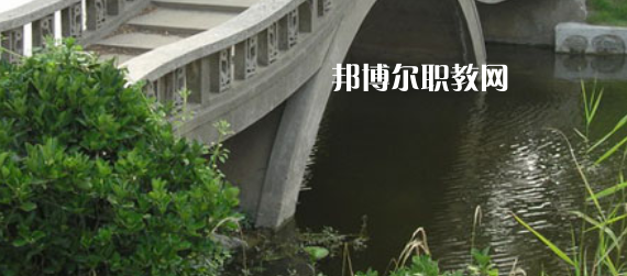 淮安市洪澤區(qū)技工學(xué)校地址在哪里，哪個(gè)地區(qū)，哪個(gè)城市?