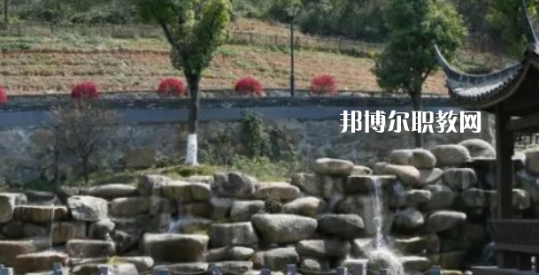 杭州市富陽區(qū)職業(yè)高級中學(xué)地址在哪里，哪個地區(qū)，哪個城市?
