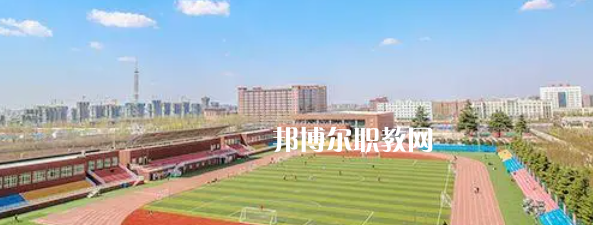 西安培華學(xué)院附屬職業(yè)中等專業(yè)學(xué)校地址在哪里，哪個地區(qū)，哪個城市?