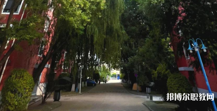 秦皇島市外事旅游職業(yè)學(xué)校地址，乘車路線