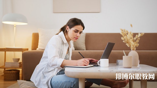 江蘇哪里的中職學(xué)校能讀多軸數(shù)控加工專業(yè)