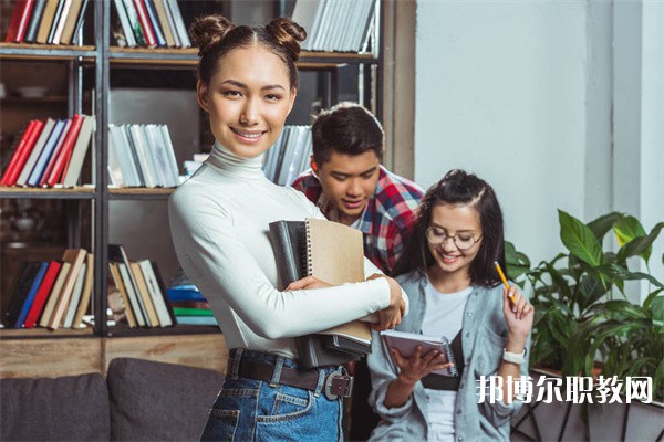 江蘇哪里的中專學校能讀服裝制作與管理專業(yè)