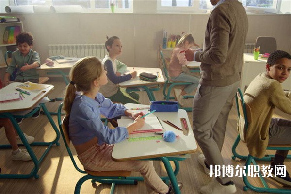 安徽哪里的職業(yè)中學(xué)能讀美術(shù)繪畫(huà)專(zhuān)業(yè)