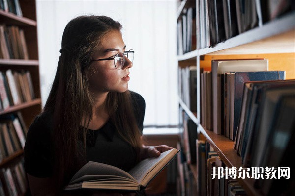 江西哪里的中專學校能讀旅游與酒店管理專業(yè)