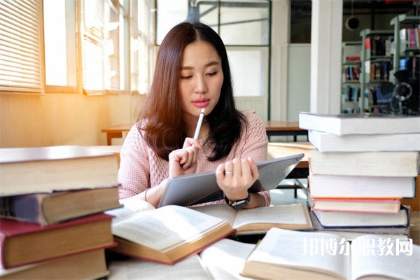 江西哪里的中職學(xué)校能讀國(guó)際標(biāo)準(zhǔn)舞專業(yè)