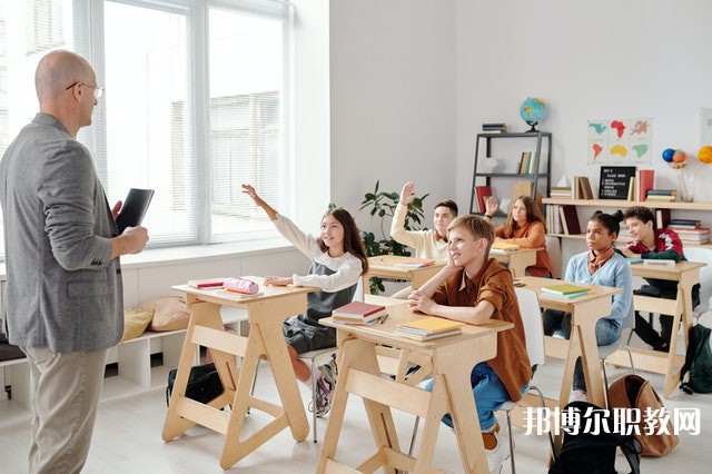 江西哪里的中專學校能讀服裝設(shè)計專業(yè)