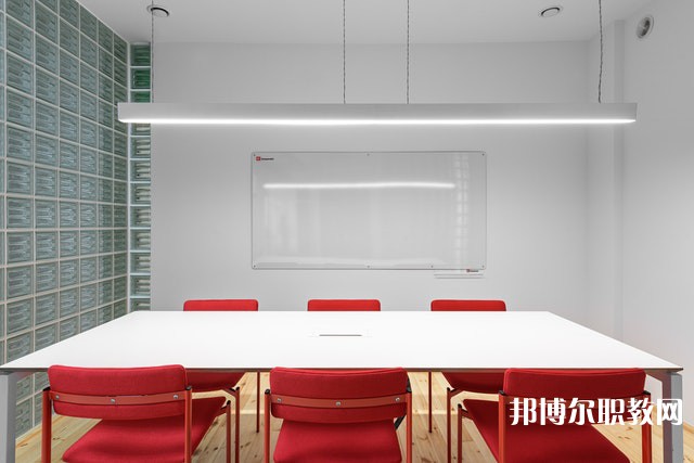 江西哪里的技工學(xué)校能讀服裝設(shè)計(jì)與制作專業(yè)