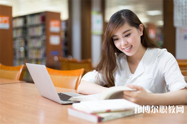 江西哪里的中職學校能讀計算機平面設(shè)計應(yīng)用專業(yè)