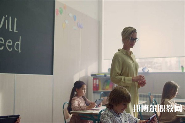 河南哪里的中專學(xué)校能讀動漫設(shè)計(jì)與制作專業(yè)