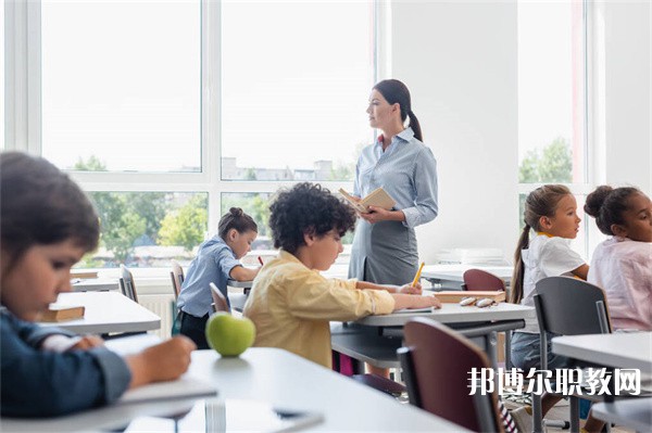 河南哪里的中職學(xué)校能讀導(dǎo)游專(zhuān)業(yè)專(zhuān)業(yè)