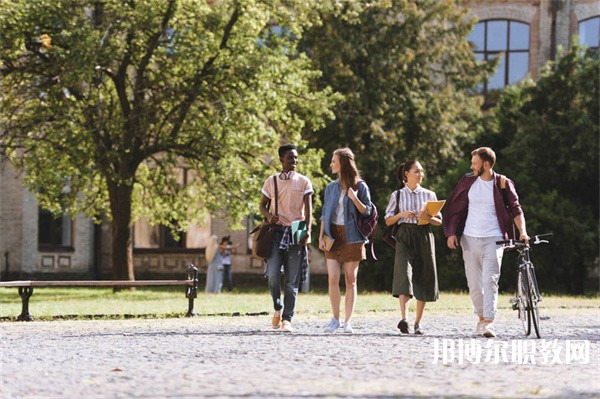 河南哪里的技工學校能讀民航服務與管理專業(yè)