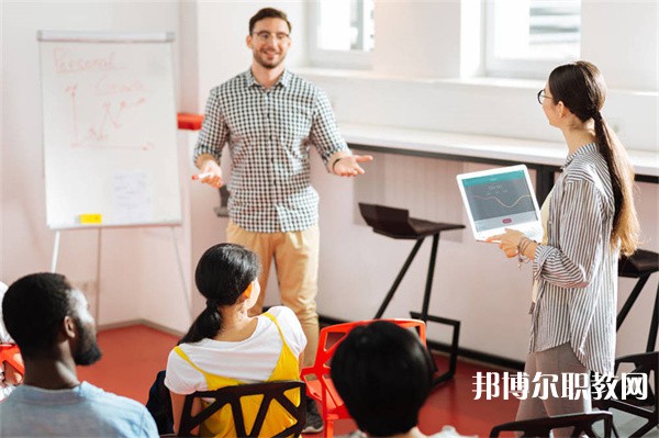 河南哪里的中職學校能讀工業(yè)機器人運用與維修專業(yè)