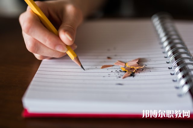 河南哪里的中專學校能讀行政管理專業(yè)