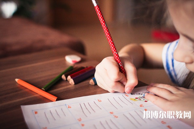 河南哪里的中專學(xué)校能讀鐵道信號施工與維護專業(yè)