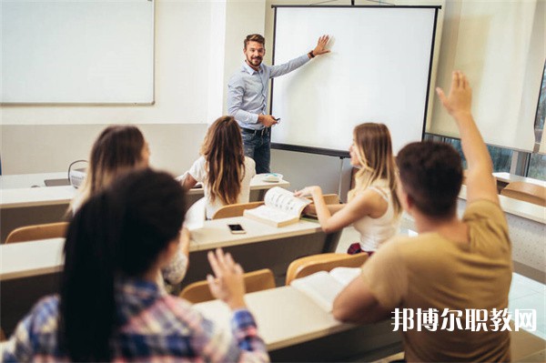 湖北哪里的中職學校能讀數控多軸加工專業(yè)