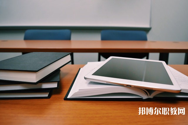 湖北哪里的職業(yè)中學(xué)能讀計(jì)算機(jī)應(yīng)用技術(shù)專(zhuān)業(yè)