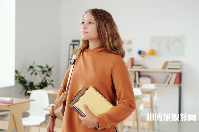 湖南哪里的中專學(xué)校能讀計算機(jī)平面設(shè)計專業(yè)專業(yè)