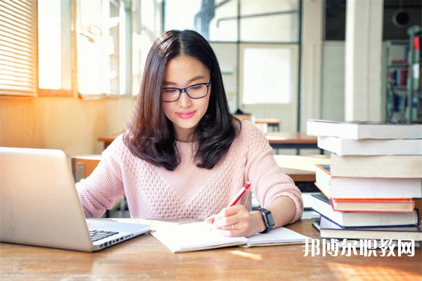 廣西哪里的職業(yè)學校能讀制冷和空調(diào)設(shè)備運用與維修專業(yè)