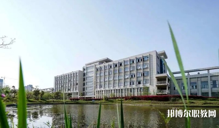 2024蕪湖汽車工程學(xué)校招生計(jì)劃 招生人數(shù)是多少(附要求、條件、對(duì)象)