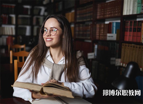廣西哪里的中職學(xué)校能讀金融事務(wù)(會計(jì)方向)專業(yè)