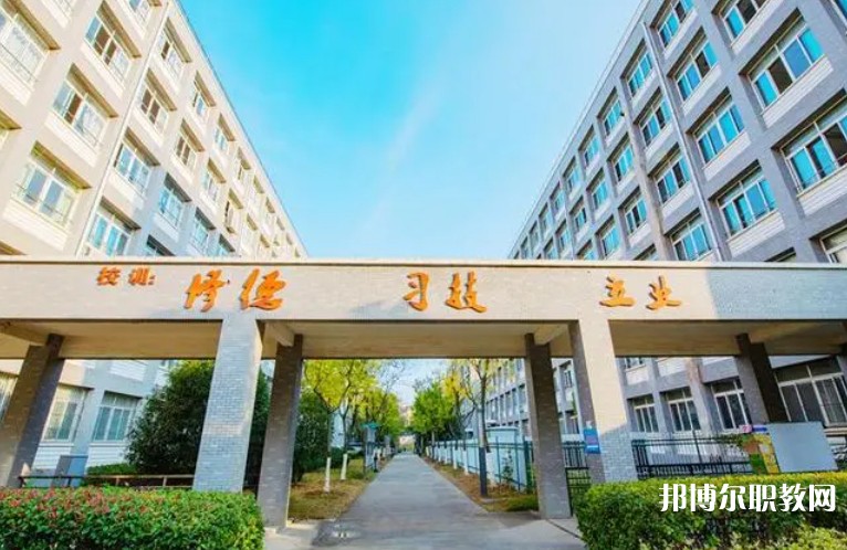 2024青島西海岸新區(qū)職業(yè)中等專業(yè)學(xué)校招生計劃 招生人數(shù)是多少(附要求、條件、對象)