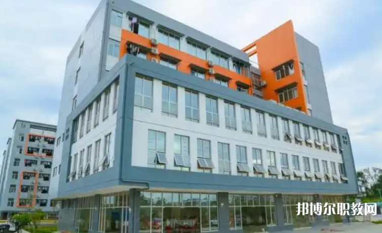 2025廣西新聞出版技工學(xué)校招生計(jì)劃 招生人數(shù)是多少(附要求、條件、對(duì)象)