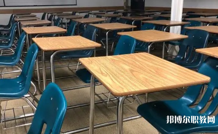 成都2025年鐵路學(xué)校中專升大?？际裁? width=